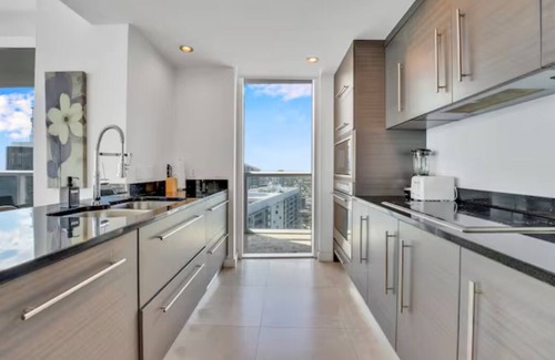 San Juan Apartment | BEACH FRONT 4BD 3BA Apartment right on the highly coveted Isla Verde Beach.