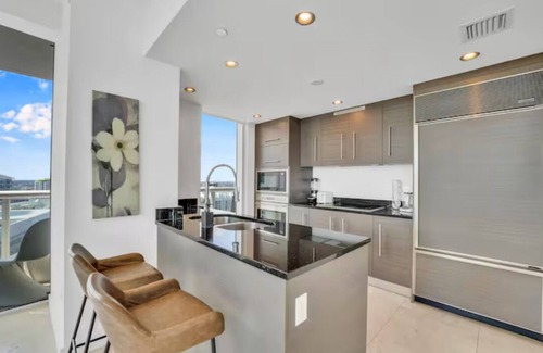 San Juan Apartment | BEACH FRONT 4BD 3BA Apartment right on the highly coveted Isla Verde Beach.