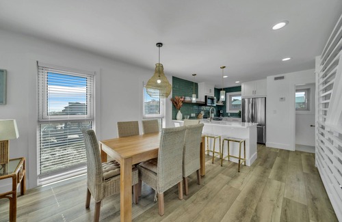 Fort Walton Beach - Destin House | Oceanfront Haven with Spa and Ocean Views at Beach Front 6