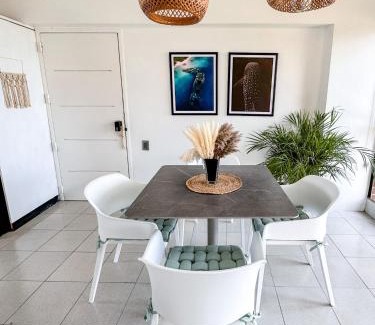 Catia La Mar Apartment | Beach front 9 min to airport DosLocosDeViaje