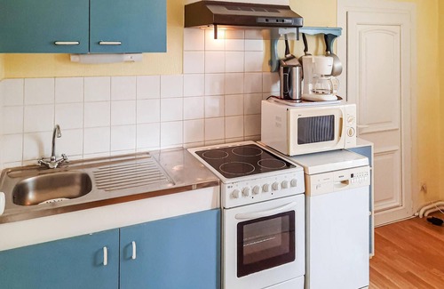 Hirel Apartment | Cozy Oceanview Apartment in Renovated House Retreat