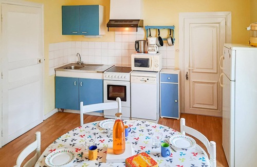 Hirel Apartment | Cozy Oceanview Apartment in Renovated House Retreat