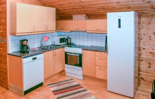 Sjernarøy Apartment | Idyllic Apartment in Sjernary with Ocean View & Wifi