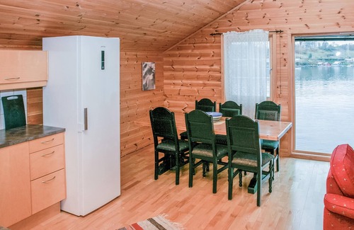Sjernarøy Apartment | Relaxing 3 Bedroom Stay in Scenic Sjernarøy