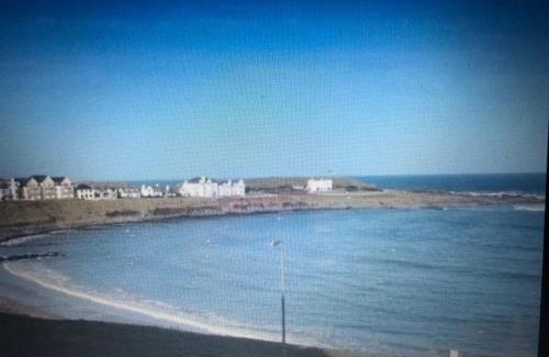 Bushmills Apartment | Oceanfront Beach Front Apt Portballintrae Near Golf Club