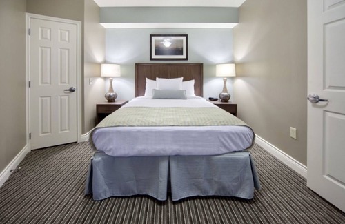 Galveston Resort | Beachfront Gem: Top-Rated Resort Condo with Pool & More
