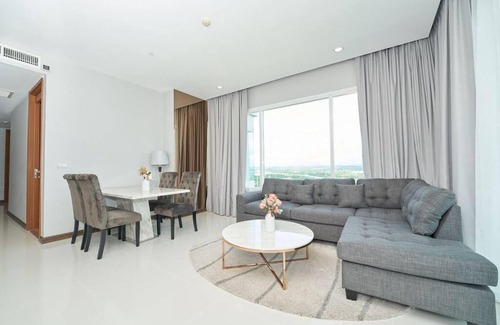 Na Chom Thian Apartment | Oceanfront Condo with Pool & Private Beach Access