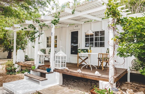 Pos Chiquito Cottage | Relaxing Beach Front Cottage with Spa and Breakfast Included