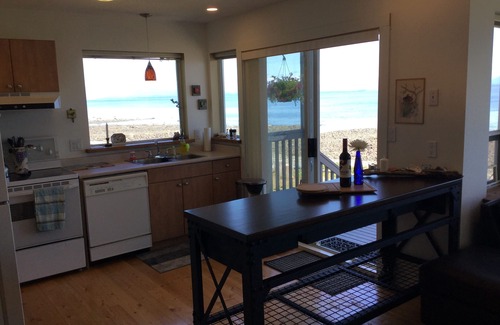 Campbell River House | Beachfront Duplex Retreat with Ocean Views near Campbell River