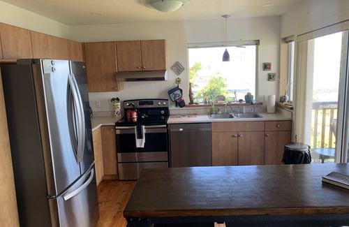 Campbell River House | Beachfront Duplex Retreat with Ocean Views near Campbell River