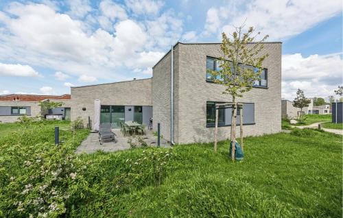Lembruch House | Beachfront Home in Lembruch-Dmmer See with Pool & Wifi