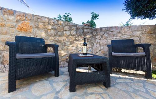 Miholascica House | Relaxing Miholascica Retreat with Pool and Jacuzzi