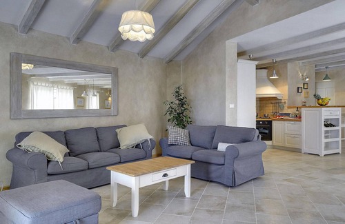 Fazana House | Exceptional 4 Bedroom Accommodation with Ocean View in Pula