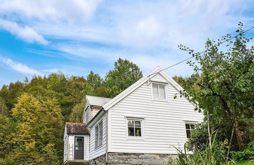 Samnanger House | Relaxing Retreat by Samnangerfjord with Ocean and Lake Views