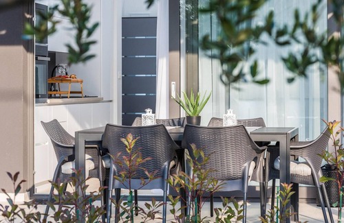 Zdrelac House | Spacious 3 Bedroom Accommodation with Oceanfront Views
