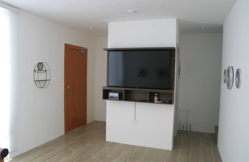 Manta House | Beachfront Bliss: Casa Frente al Mar with Pool & Kids' Zone