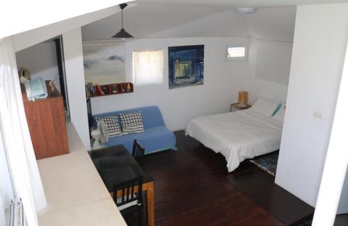 Caesarea Apartment | Oceanfront Beach House with Breakfast and Child-Friendly Amenities