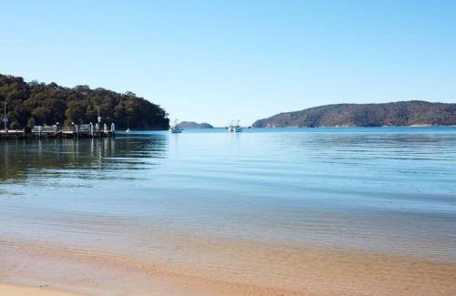 Patonga Apartment | Beach Front House Outdoor Hot Tub Sauna