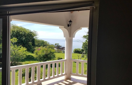 Treasure Beach House | Beach Front 2-BR 2-BA Huge House in charming St. Elizabeth Parish with WiFi, AC
