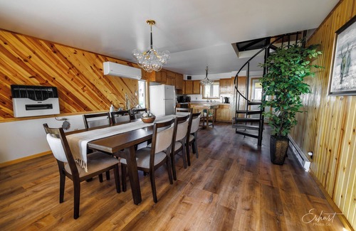 Menominee Cottage | Beachfront Escape: Kayaks, Ocean Views & Family Fun