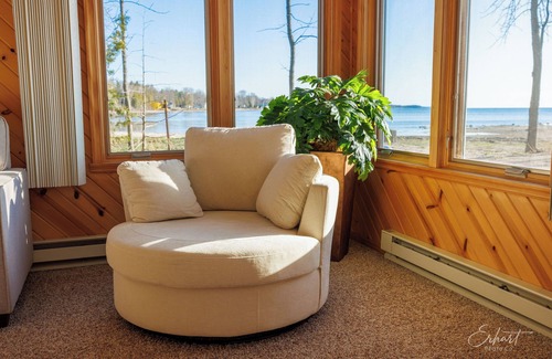 Menominee Cottage | Beachfront Escape: Kayaks, Ocean Views & Family Fun