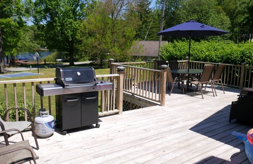 Grand Junction House | Beachfront Lake Resort: Family-Friendly Stay Near South Haven