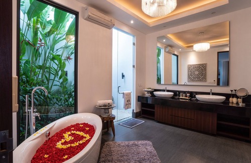 Kekeran House | Beachfront Villa with Pool and Breakfast at Cemagi Beach