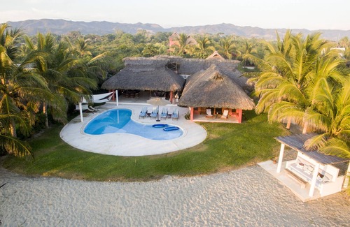 Santa Maria Colotepec Villa | Beach Front, Ocean Front Living, Affordable Price - Family Friendly