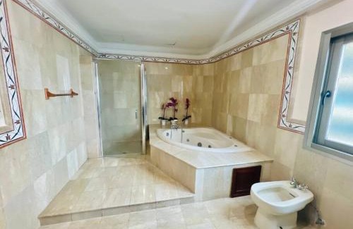 San Geronimo Apartment | Beach Front Penthouse in Exclusive Tower with Pool & Hot Tub