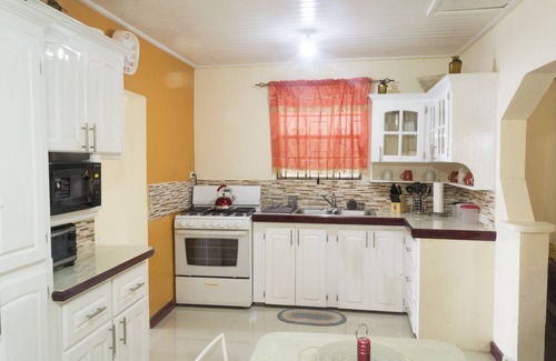 Mullins Cottage | Beachfront Escape in Barbados with Kitchen Amenities