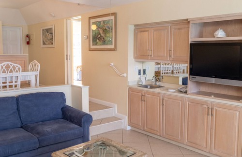 Paradise Island Villa | Beachfront Resort with Pool and Ocean Views Near Atlantis
