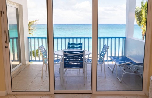 Paradise Island Villa | Beachfront Resort with Pool and Ocean Views Near Atlantis