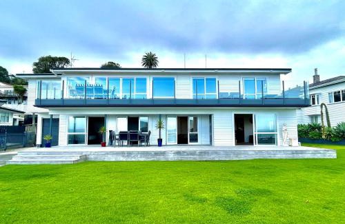 Maraetai House | Oceanfront Bliss: Beach Front Resort with 9.3/10 Rating