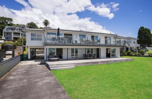 Maraetai House | Oceanfront Bliss: Beach Front Resort with 9.3/10 Rating