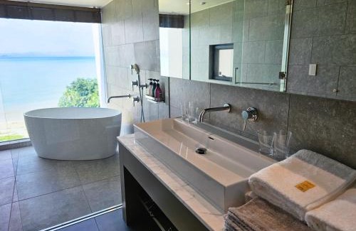 Umusa Villa | Oceanfront Studio - NagoNago - Rated 9.4/10 by Guests