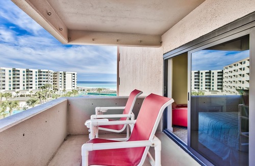 Holiday Isle Condo | Beachfront Unit at Jetty East with Daily Beach Chair Setup!