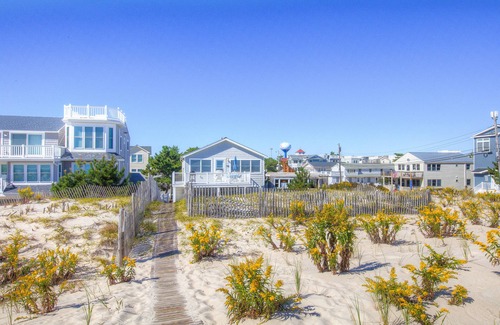 Beach Haven Terrace House | Perfect Beachfront Retreat with Ocean Views & Breakfast