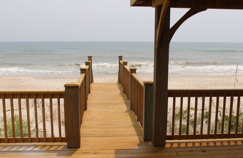 Sneads Ferry House | Beachfront Retreat: 4 Bedroom Home with Breathtaking Views