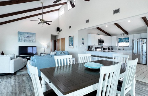 East End House | Beachfront Retreat: 3 Bed, Pet Friendly with Hot Tub & Fire Pit