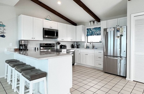 East End House | Beachfront Retreat: 3 Bed, Pet Friendly with Hot Tub & Fire Pit