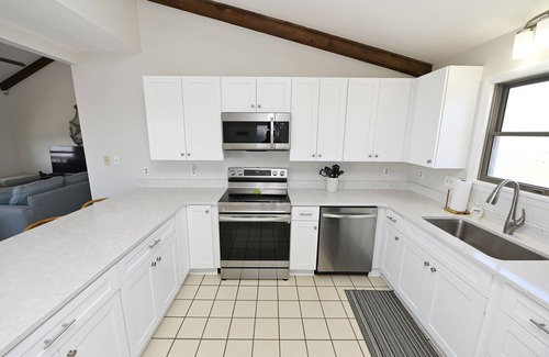 East End House | Beachfront Retreat: 3 Bed, Pet Friendly with Hot Tub & Fire Pit