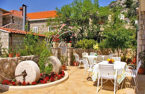 Stikovica Apartment | Oceanfront Villa Apartment in Orange with Spa & Ocean Views