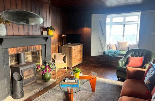 Netley House | Beach Front Watch House in Lepe: Pet & Child Friendly Stay