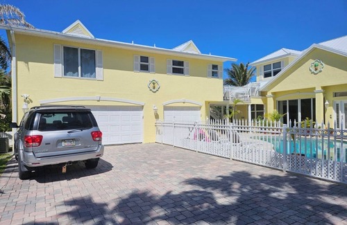 Floridana Beach Apartment | Seaside Retreat: Private Pool, Pet-Friendly & Top Reviews