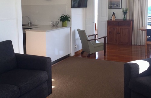 Low Head House | Beach frontage - 20 steps from your front door
