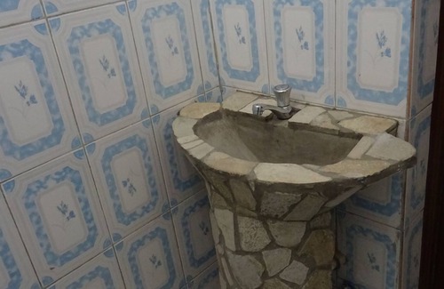 Gisenyi Bed & Breakfast | Relax at Beach Garden BnB with Ocean View Dining