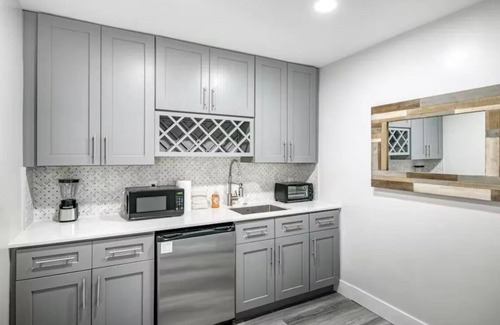 Palm Beach Shores Condo | Pet-Friendly Oceanfront Condo Steps from the Beach