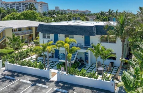 Palm Beach Shores Condo | Pet-Friendly Oceanfront Condo Steps from the Beach