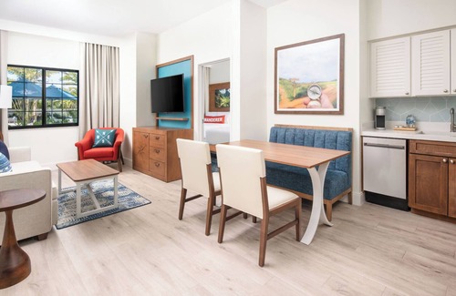 Park Shore Hotel | Family-Friendly Beach Getaway with Kitchen & Free Parking