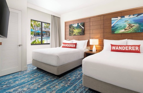 Park Shore Hotel | Family-Friendly Beach Getaway with Kitchen & Free Parking